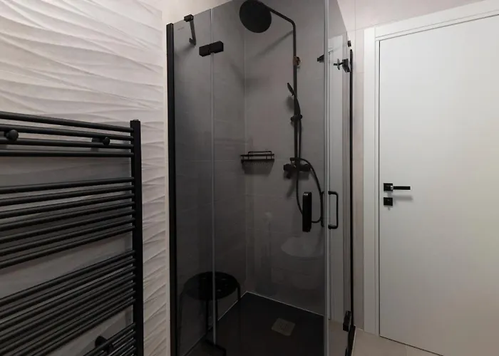 Palazzo Maestral Beachfront By Guide 카를로바크