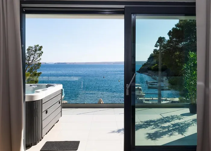 Palazzo Maestral Beachfront By Guide *